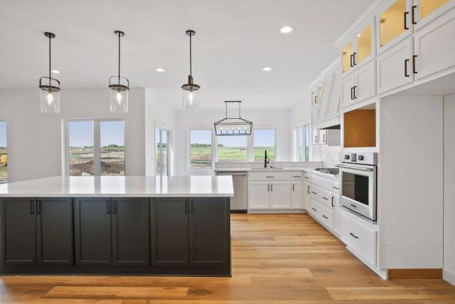 4928 Parkside Circle, Eagan, MN 55123