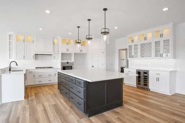 4928 Parkside Circle, Eagan, MN 55123