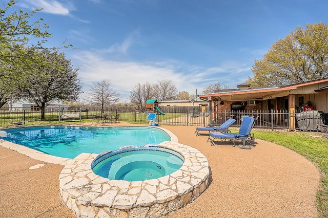 11485 Ridgeview Circle, Fort Worth, TX 76244