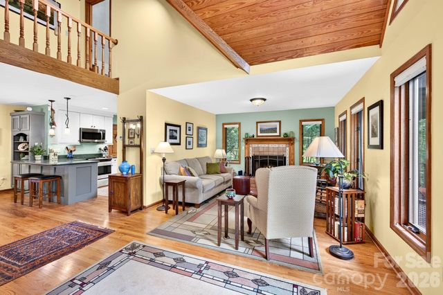 127 Woodburn Drive, Swannanoa, NC 28778