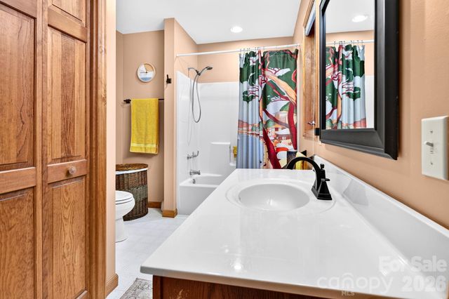 127 Woodburn Drive, Swannanoa, NC 28778