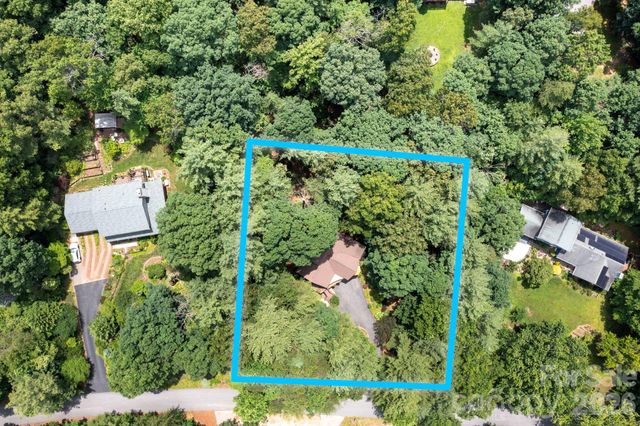 127 Woodburn Drive, Swannanoa, NC 28778