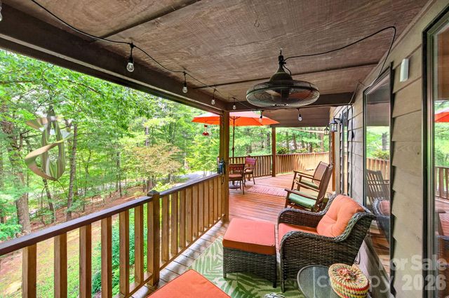 127 Woodburn Drive, Swannanoa, NC 28778