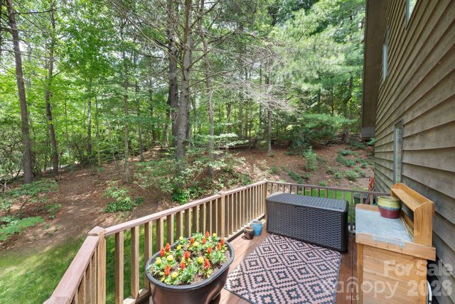 127 Woodburn Drive, Swannanoa, NC 28778