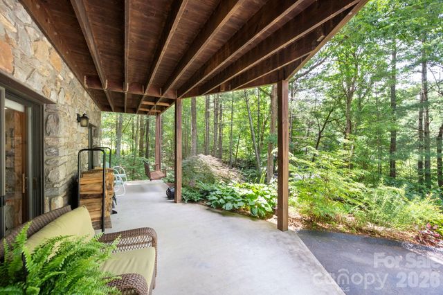 127 Woodburn Drive, Swannanoa, NC 28778