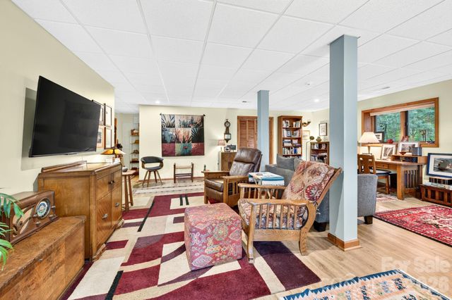 127 Woodburn Drive, Swannanoa, NC 28778