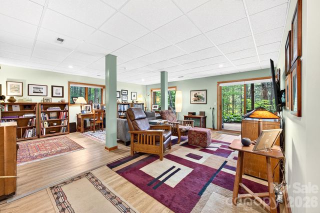 127 Woodburn Drive, Swannanoa, NC 28778
