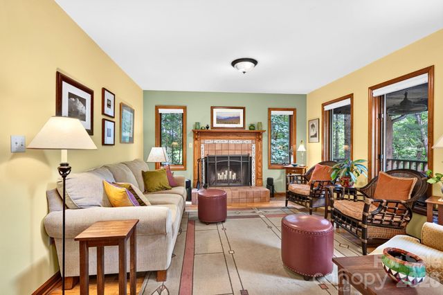 127 Woodburn Drive, Swannanoa, NC 28778