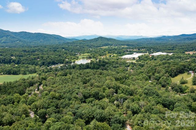 127 Woodburn Drive, Swannanoa, NC 28778