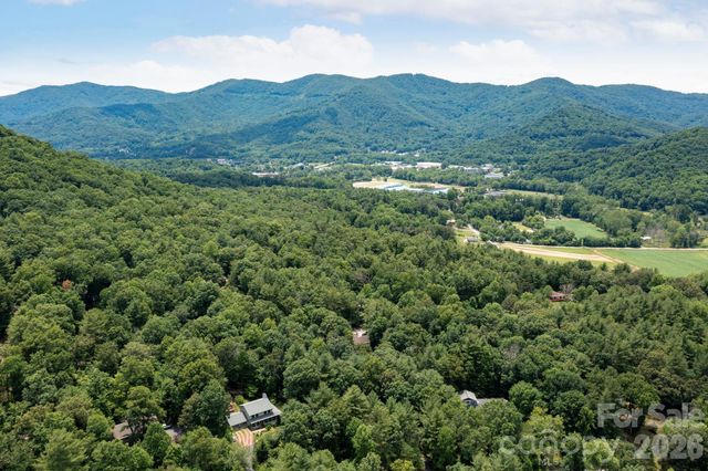 127 Woodburn Drive, Swannanoa, NC 28778