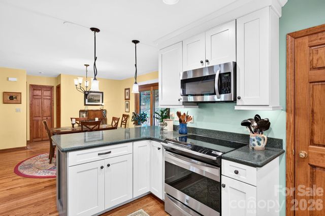 127 Woodburn Drive, Swannanoa, NC 28778