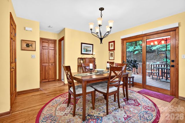 127 Woodburn Drive, Swannanoa, NC 28778