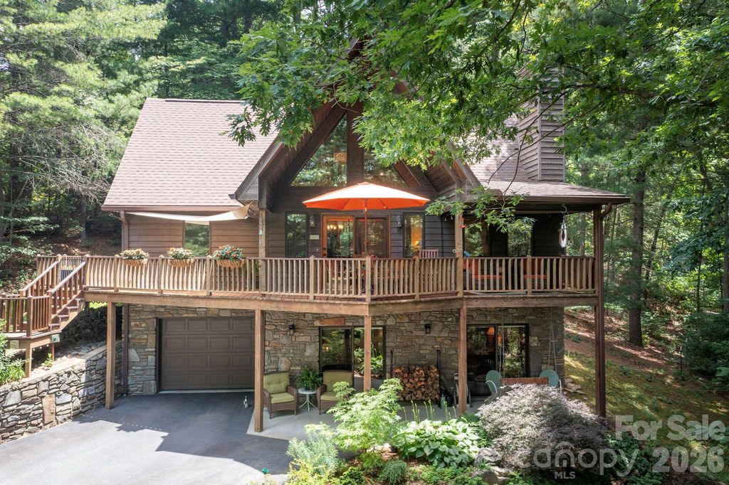 127 Woodburn Drive, Swannanoa, NC 28778
