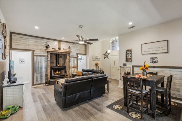 613 Reeves Lane, Kennedale, TX 76060