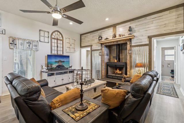 613 Reeves Lane, Kennedale, TX 76060