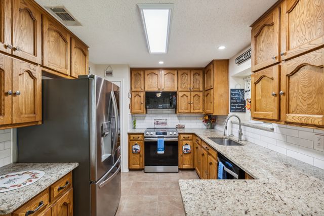 613 Reeves Lane, Kennedale, TX 76060