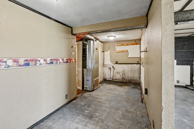3143 Highway F36 None W, Newton, IA 50208