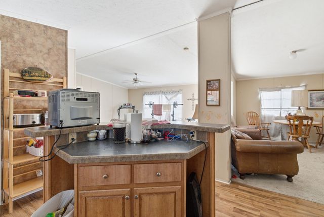 406 Hilltop Meadows Court, Springtown, TX 76082