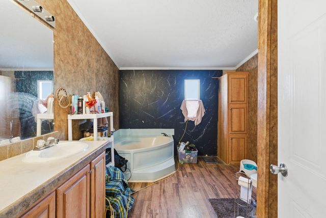 406 Hilltop Meadows Court, Springtown, TX 76082