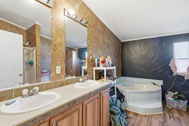 406 Hilltop Meadows Court, Springtown, TX 76082