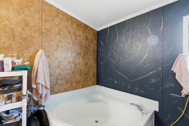 406 Hilltop Meadows Court, Springtown, TX 76082