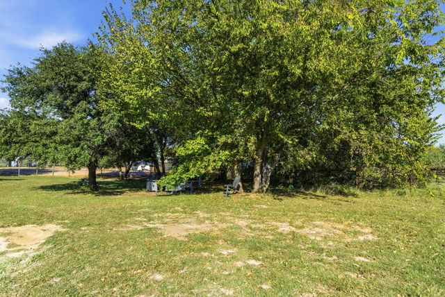 406 Hilltop Meadows Court, Springtown, TX 76082