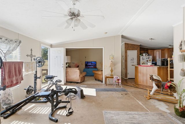 406 Hilltop Meadows Court, Springtown, TX 76082