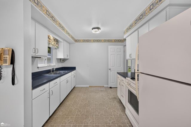 1442 Kettering Avenue, Burton, MI 48509