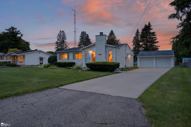 1442 Kettering Avenue, Burton, MI 48509