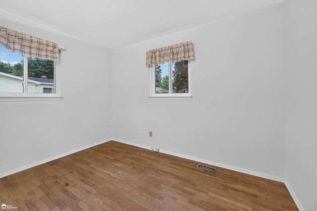 1442 Kettering Avenue, Burton, MI 48509