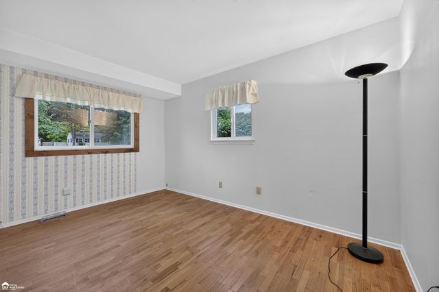 1442 Kettering Avenue, Burton, MI 48509