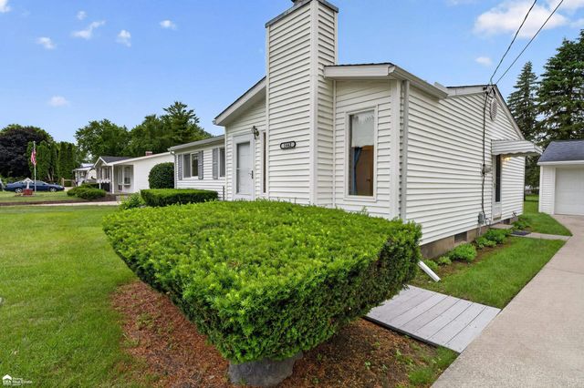 1442 Kettering Avenue, Burton, MI 48509