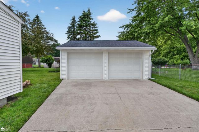 1442 Kettering Avenue, Burton, MI 48509