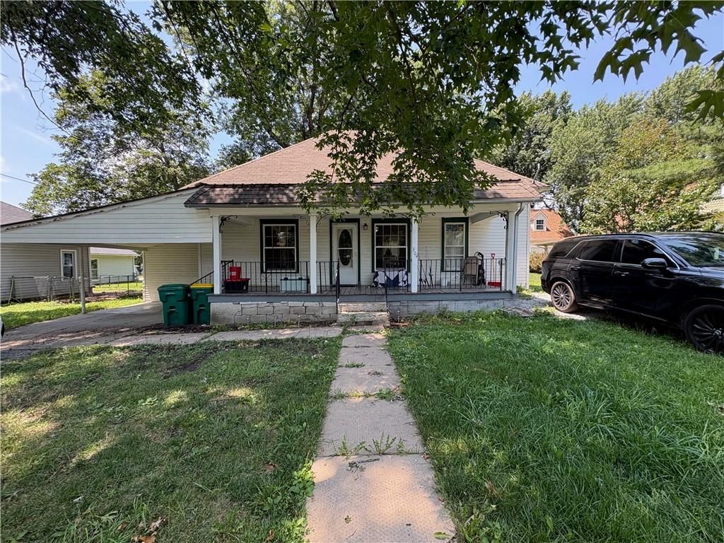 304 S Rogers Road, Louisburg, KS 66053