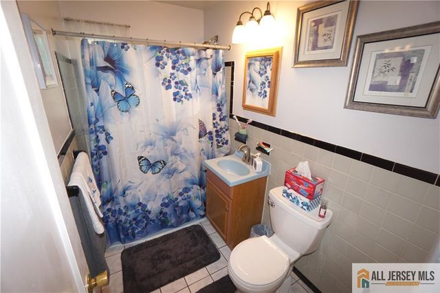 22 Lowell Street, Iselin, NJ 08830