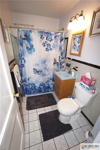 22 Lowell Street, Iselin, NJ 08830