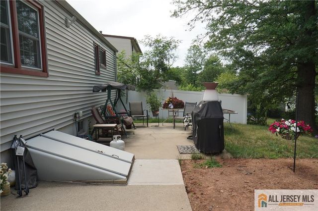 22 Lowell Street, Iselin, NJ 08830