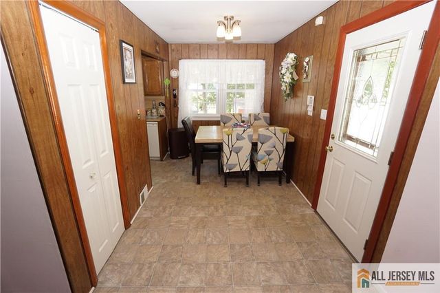 22 Lowell Street, Iselin, NJ 08830
