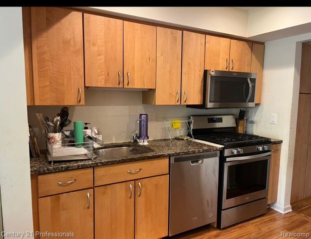 1542 Brentwood Drive, Troy, MI 48098