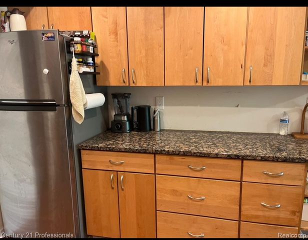 1542 Brentwood Drive, Troy, MI 48098