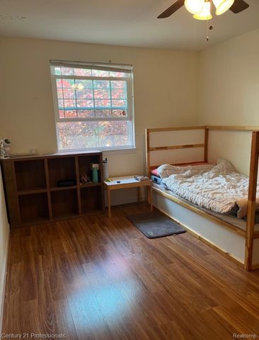 1542 Brentwood Drive, Troy, MI 48098