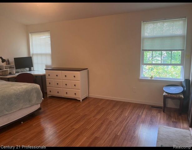 1542 Brentwood Drive, Troy, MI 48098