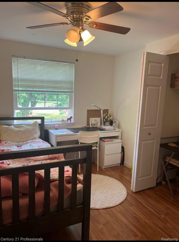 1542 Brentwood Drive, Troy, MI 48098
