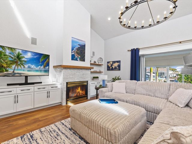 617 KINGSTON COURT, Apollo Beach, FL 33572