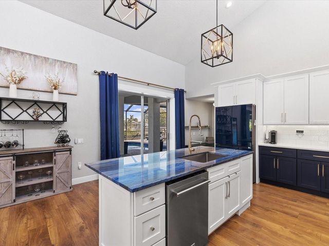 617 KINGSTON COURT, Apollo Beach, FL 33572