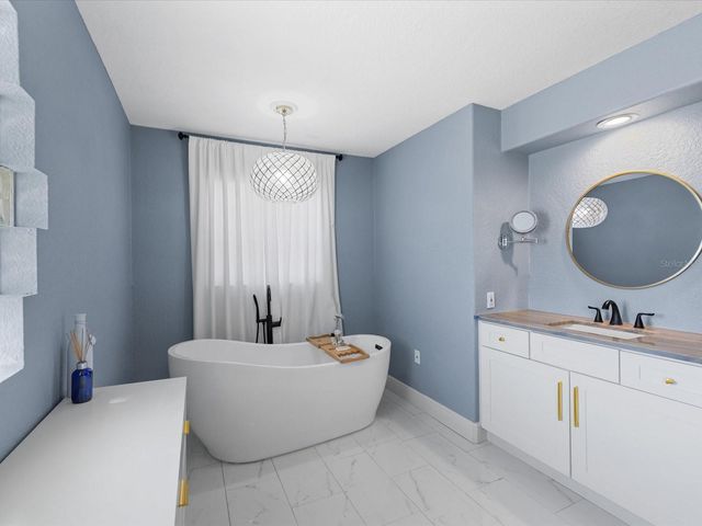 617 KINGSTON COURT, Apollo Beach, FL 33572