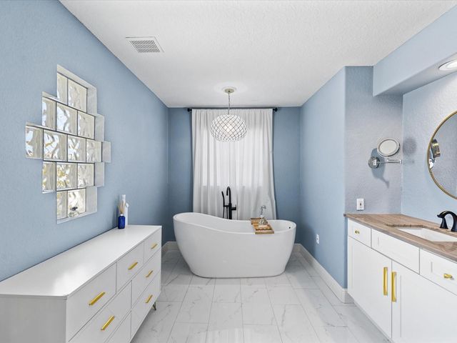 617 KINGSTON COURT, Apollo Beach, FL 33572