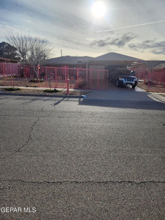 1431 LOST PINES Lane, El Paso, TX 79936