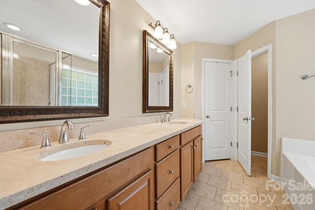 2978 NW Deep Cove Drive NW, Concord, NC 28027
