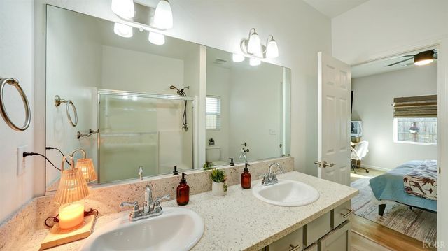 13713 Crocus Way, Armona, CA 93202